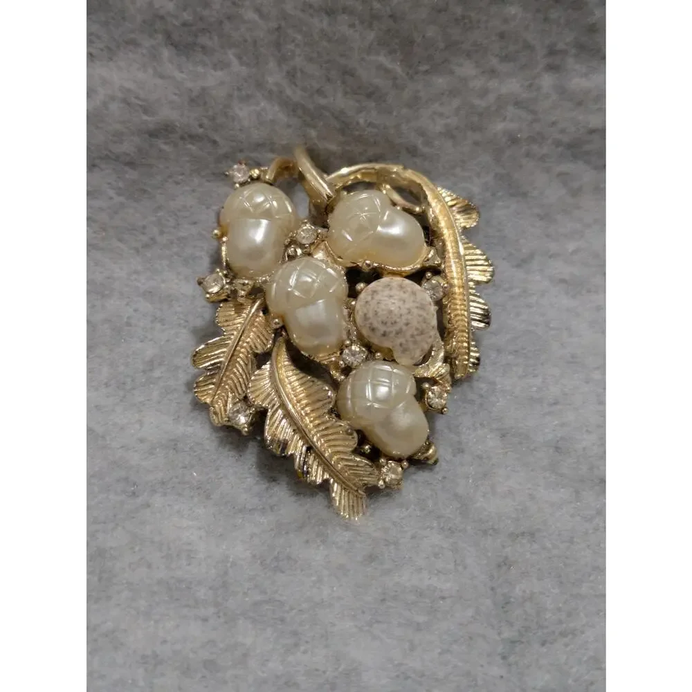 Vintage Brooch Pin Lot of 4 Victorian Tassle Maple Leaf Bear‎ Gold Silver Tone
